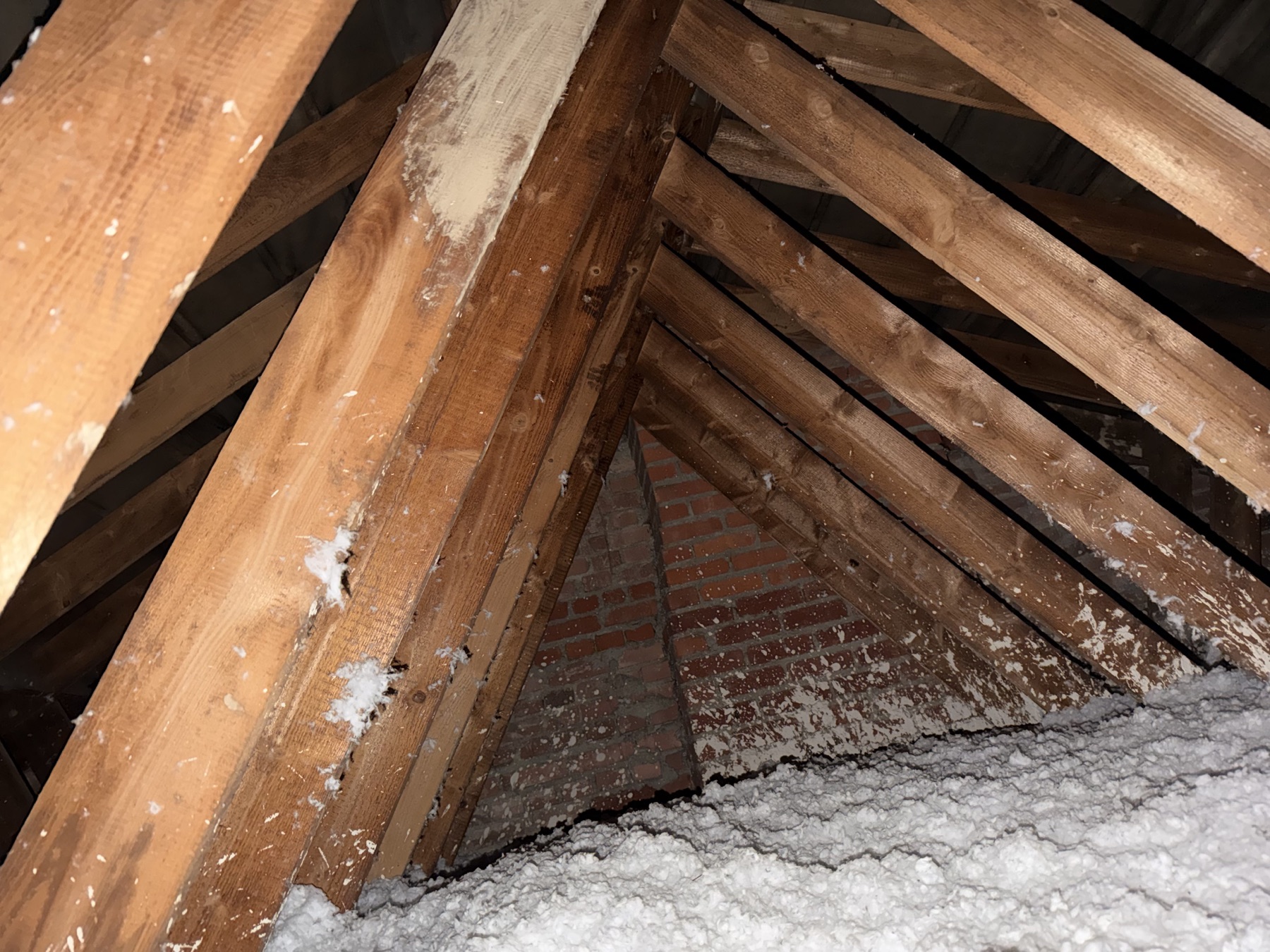 Réalisation d’isolation soufflée dans des combles perdus